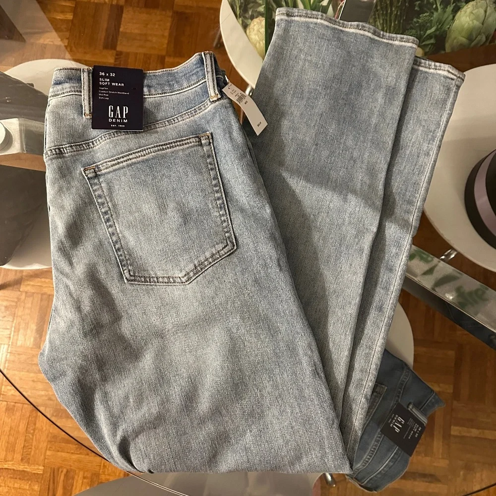 NWT Gap Men's Slim Soft Wear 36x32 Light Denim Mens Jeans - Picture 1 of 9